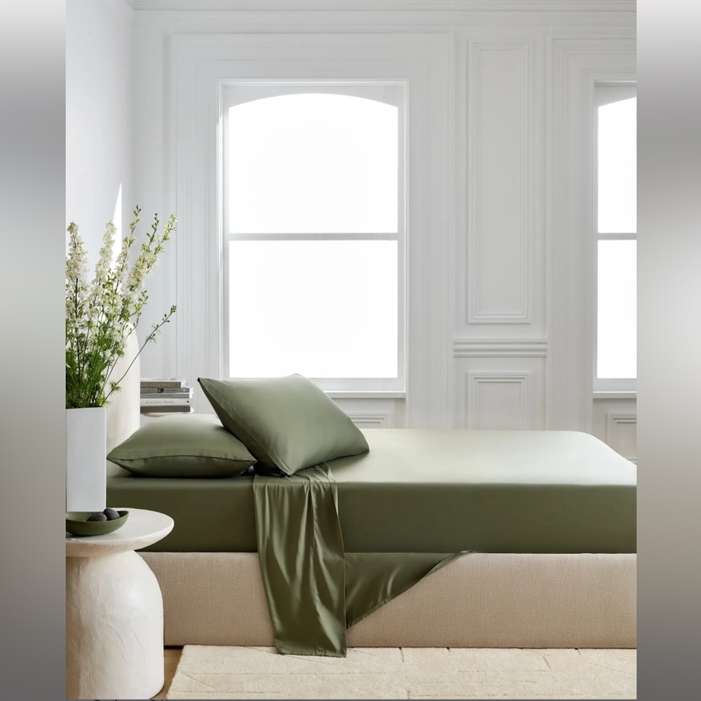 Quince Olive Bamboo Sheet Set - Picture 2 of 2